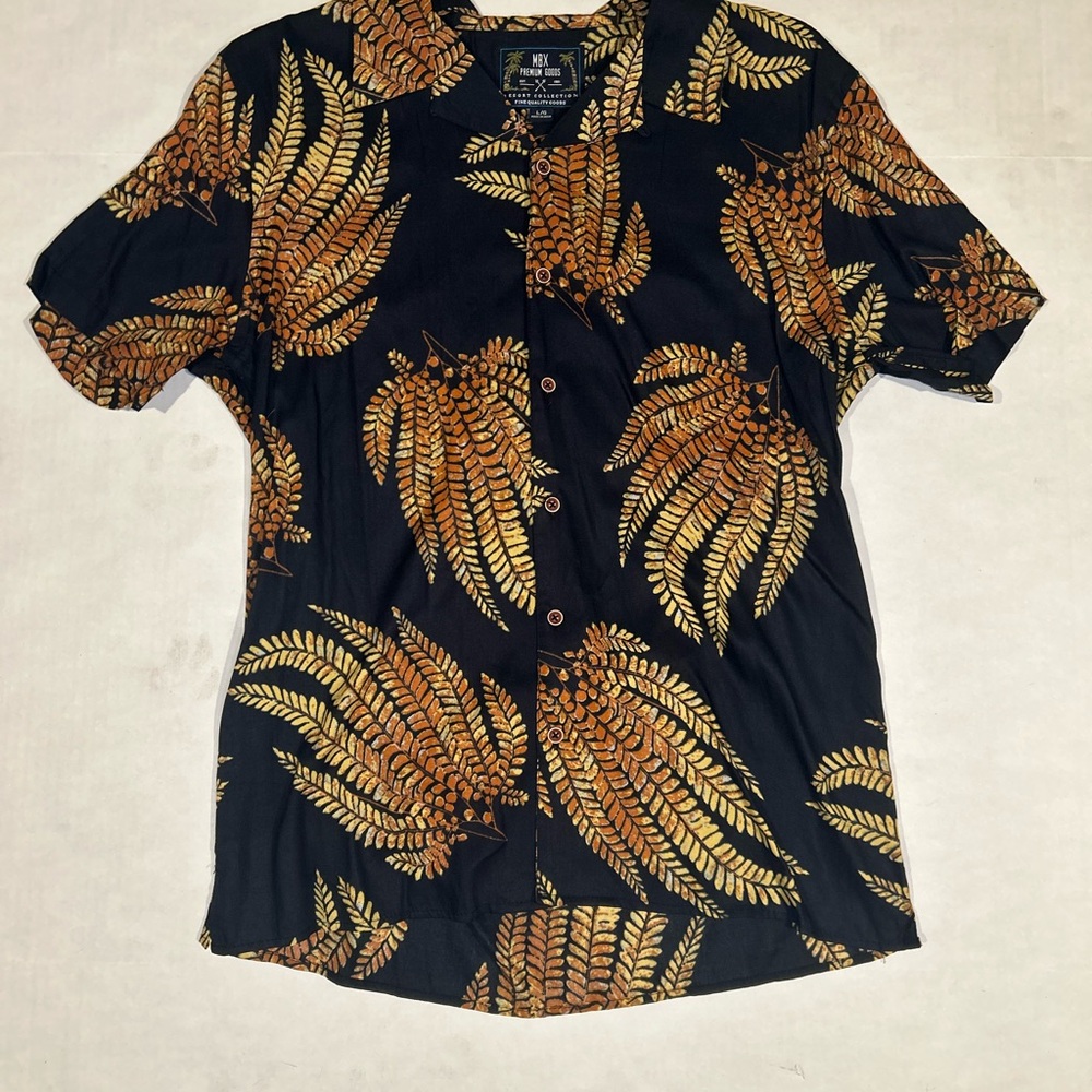 MBX Premium Goods Black and Gold Leaf Print Button Up Shirt Size Large
